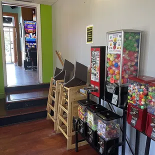 ramen and noodles, interior