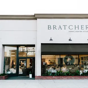 Stop exterior during holiday season 2019