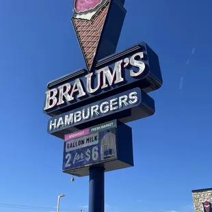 Braum's Road Signage
