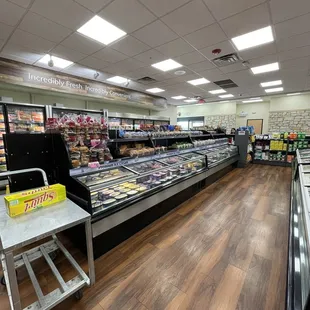 Grocery Dept - Braum's Ice Cream and bread isle