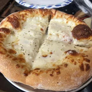 Small Alfredo pizza