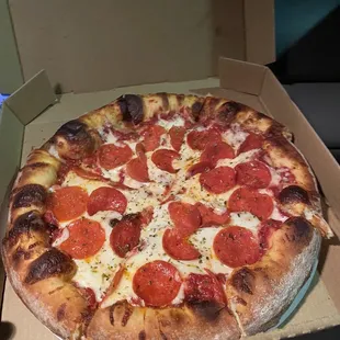 medium pepperoni pizza