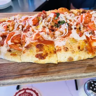 Buffalo chicken ranch pizza
