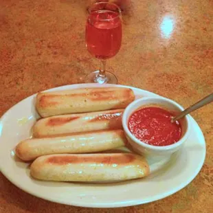 BRAVO STICKS &amp; GLASS OF WHITE ZINFANDEL WINE