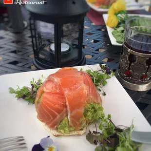 Poached egg with salmon gravlax