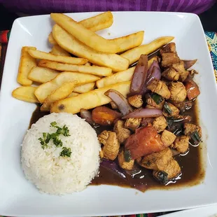 Pollo Saltado
