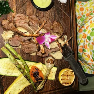 Rack De Cordero Con Salsa De Mostaza Dijon