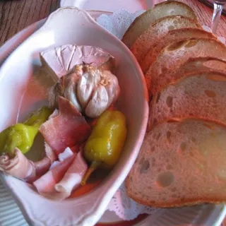 Roasted Garlic Bulb & Camembert Cheese