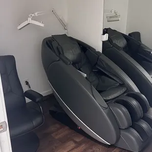 The massage chair and red light therapy! Also tv with Netflix in room so relax and chill!