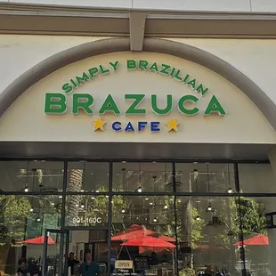 As an American who lived in Rio for 6 years, this place is by far the best you'll find outside Rio....