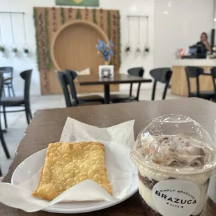 Cheese pastel and cake in a cup (prestígio)