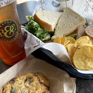 Tuna sandwich  Tea  Cookie