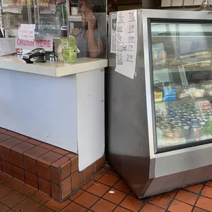 Dirty food counter and glass food storage