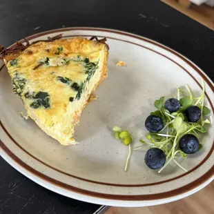 Spinach quiche with sweet potato crust