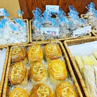 My fave, honey castella. Yes, I buy like 4-6 each time. Don't judge.