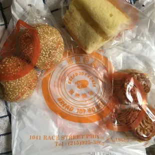 Sesame rolls, Pineapple cake and green bean moon cakes.