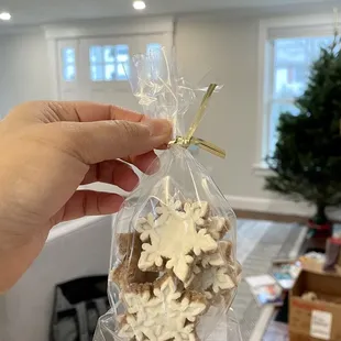 Delicious Christmas zimstern cookies, gluten and dairy free! / Dec. 2022