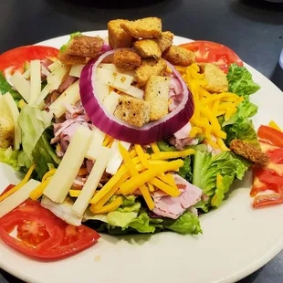 Tasty chef&apos;s salad.