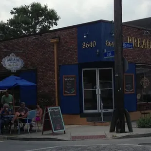 Corner of bakery at Oak &amp; Monroe.