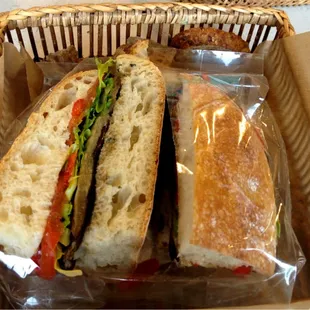 Roasted eggplants sandwich