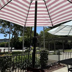 Beautiful outside eating area!!