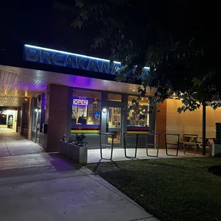 Outside view.  Clean, plenty of parking, well lit, lots of seating areas.