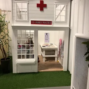 Play Doctor's Office