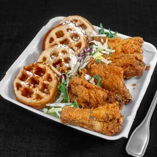 Seasoned fried chicken wings w/waffles