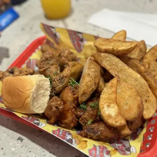 Party Wing Basket (10)