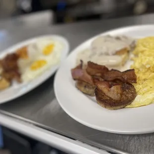Texas 7 Biscuits and Gravy Combo