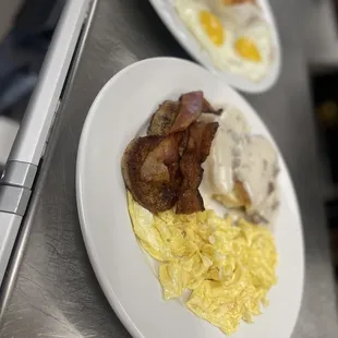 Texas 7 Biscuits and Gravy Combo