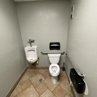 Men&apos;s Restroom