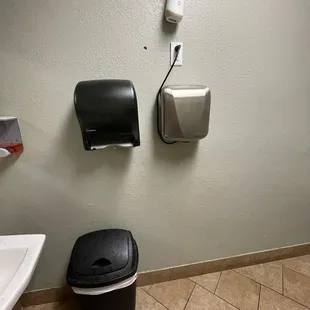 Men&apos;s restroom