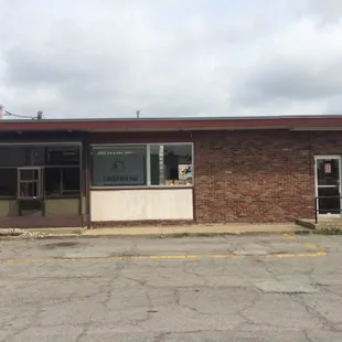 the outside of the restaurant