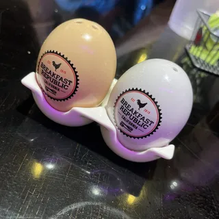 Egg Salt & Pepper Shakers