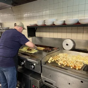 This is the short order cook and wow, is he amazing! Look at him preparing that omelette!!