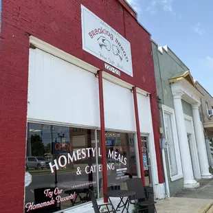 the outside of a restaurant