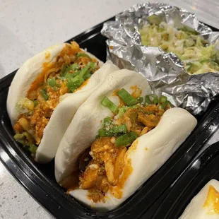 Schezwan chicken buns