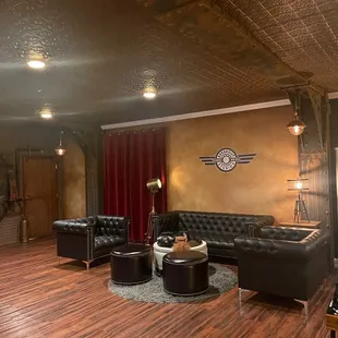 Waiting area is so nicely decorated!!