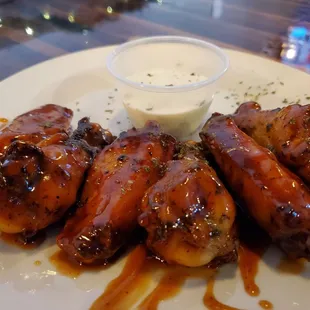 Breaux&apos;s Kicking Bourbon Hot Wings
