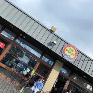 Requires vax card for food but walk up beer bar doesn't. Drank mad beer and hit the slopes again like crazy mudder fukers!