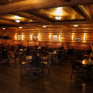 Main Dining Room (1 of 4 dining areas)