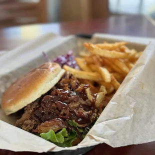 Pulled Pork Sandwich n Fries