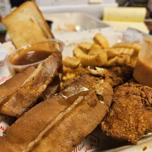 3 Tenders, Waffles, Fries and sauce