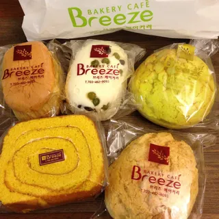 Sweet Pumpkin Roll Cake