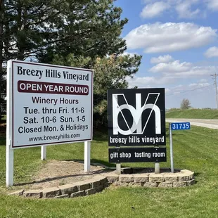 a sign for breezy hills winery