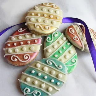 Egg cookies for Easter - an example of shape and color