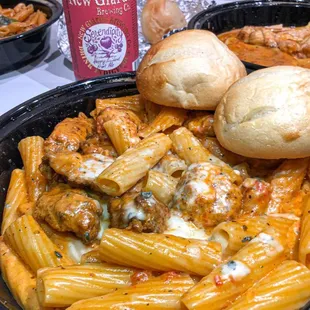 Black and blue rigatoni