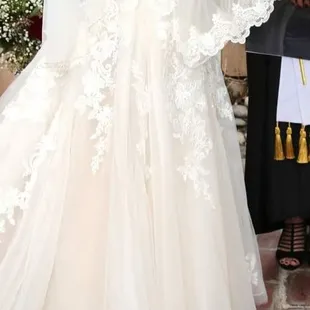Side view of the beautiful bell sleeves