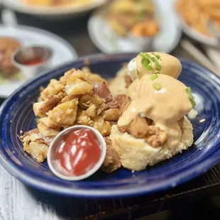 Weekend Special: Eggs Benedict hash w/ fried Chicken